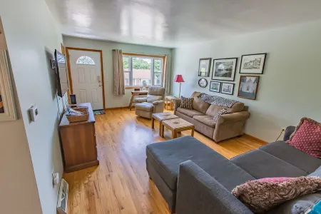 3 bedroom ERIE-sistable home!