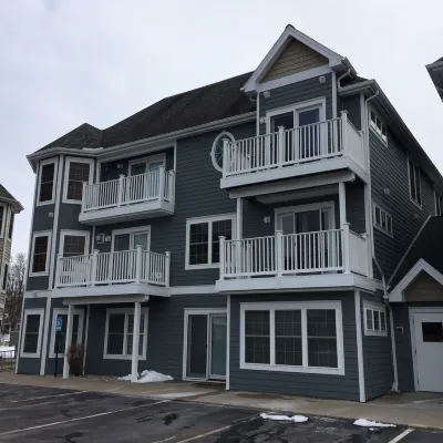 Downtown Traverse City Condo, close to shops, food, recreation, beaches.