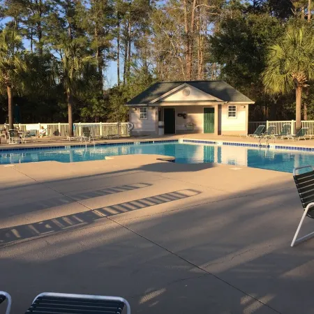 End Unit! 5 min to Beach. Steps from Pool/Jacuzzi and Golf Close to Dining. WiFi