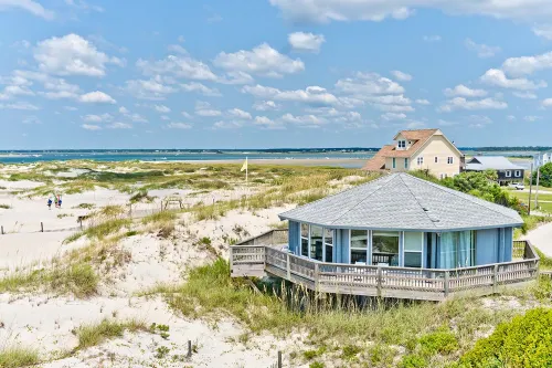 Sweeping Views - Oceanfront Home with Expansive Beach فنادق في Emerald Isle