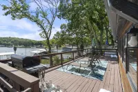 Stunning Views and Boat Slip Access - Charming Lakefront Haven Hotel a Adair Township