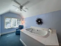 Private Hot Tub and Expansive Outdoor Space - Stunning Historic Getaway