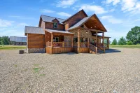 Serenity Haven - Private Hot Tub, Stunning Views Hôtels à : Broken Bow