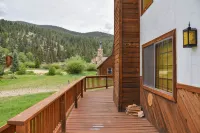 Spacious Living Area and High Speed Wifi - Charming Southwestern Escape