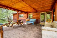 Traditional dog-friendly cabin w/covered deck, firepit, electric fireplace, W/D