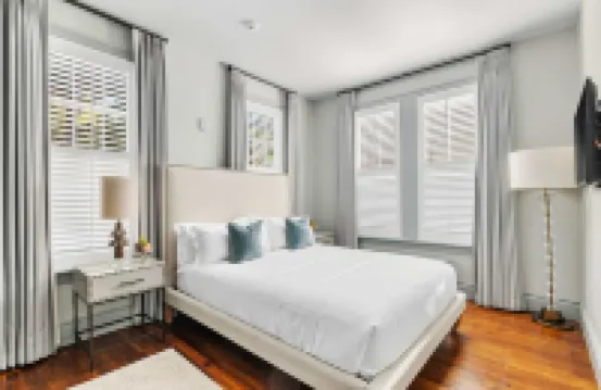 Historic Downtown - Steps from King Street!