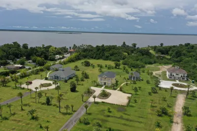 Serene Acres and Luxurious Amenities - Spacious Villa Oasis Hotel in zona Publix Super Market at University Palms Shopping Center