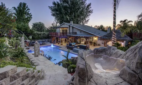 Luxurious Oasis with Inviting Pool and Family Entertainment - Stunning Getaway