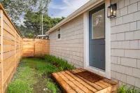 Private Hot Tub and Fenced Backyard - Charming Coastal Retreat Hotels in Rockaway Beach