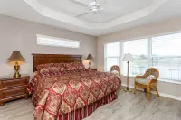 Scenic Pond Views and Screened Lanai - Charming Retreat