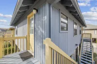 Charming Beach Escape, Steps to Dining and Shops - Cozy Coastal Haven