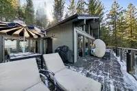 Heavenly lakeview home with hot tub and large kitchen Luxe42 제퍼 코브 호텔