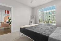 Honky Tonk Fun, 2BR, & 8 Min to Broadway Buzz!
