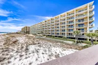 Waterfront Gem - Shared Pool, Beach Access, Free WiFi, Washer/Dryer & Central AC Hotels in Okaloosa Island