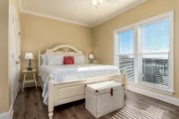 Private Ocean View Deck and Exclusive Coffee Bar - Charming Beach House