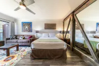 Balcony with Lake View and Sauna Access - Stunning Retreat