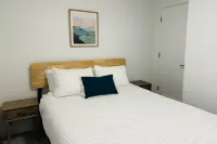 Kitchenette and Ideal Location Near the Beach - Charming Oasis Hotels in Rockaway Beach