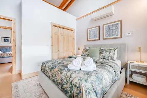 Breathtaking Mountain Views and Hot Tub - Stunning Modern Retreat