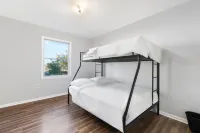Unforgettable Stay Near Manhattan's Buzz - Spacious Modern Haven Hotels in Bayonne
