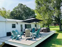 Charming Oasis with Game Room and Outdoor Fun - Cozy Retreat Hotels in Fairview