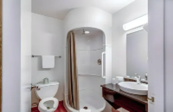 Super 8 by Wyndham Tracy