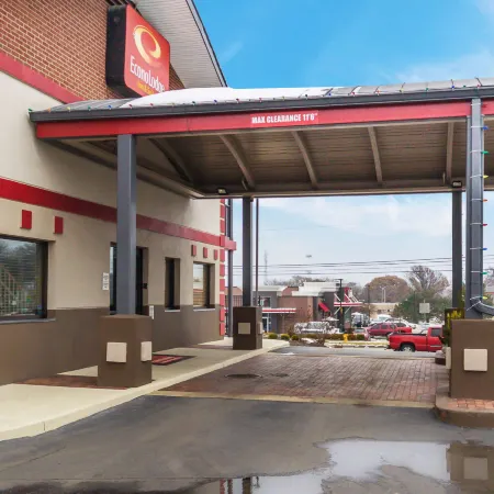 Econo Lodge Inn & Suites I-35 at Shawnee Mission