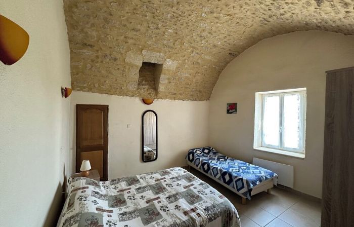 Uzès: superb gîte in a Provencal farmhouse 700m from the town center