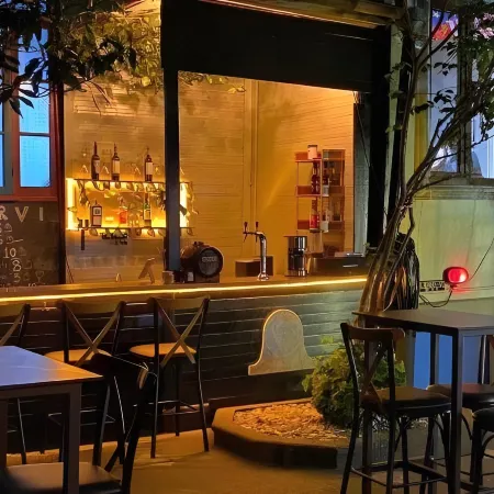 Karvi Hostel & Suites