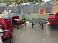 Space Coast Retreat: Large Fenced Yard, Pool Table, MRS. Pac Man + Massage Chair