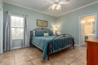 Direct Pool Access and Elegant Living Spaces - Luxurious Coastal Haven