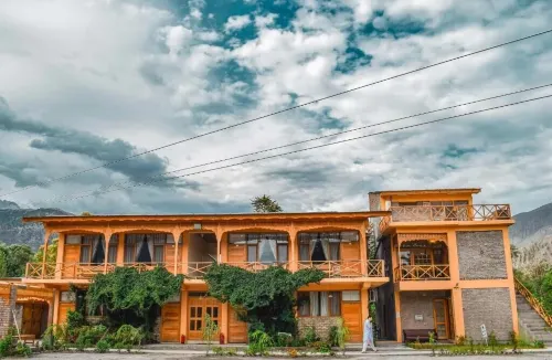 Roomy Hindukush Sarai, Chitral فنادق في شيترال