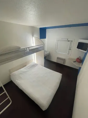 Unisotel Bollene EX Formule 1 Отели в г. Пон-Сент-Эспри