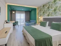 L'Oceanica Beach Resort Hotels near Kiris