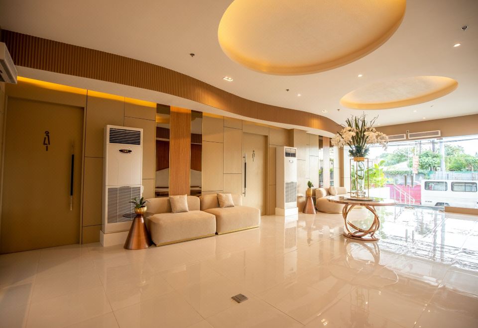 2. Hotel Dr..