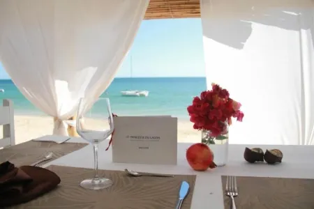 Princesse du Lagon Отели в г. Атзимо-Андрфана