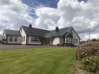 Dungannon 2 Bed Bungalow - Sleeps 5 - Pet Friendly Hotel di Moy