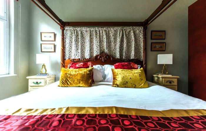 The Suite, 82 Cathedral, Private Parking