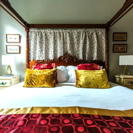 The Suite, 82 Cathedral, Private Parking