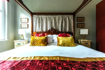 The Suite, 82 Cathedral, Private Parking Отели в г. Риверсайд