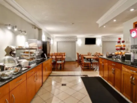 Quality Inn โรงแรมในคิตเชเนอร์