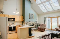 Ski-In/Ski-Out Townhouse at Tenney Mountain Resort Hotels in Plymouth