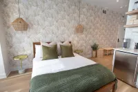 ยูนิค สเตย์ส์ - 4119 แซนด์-เด็นิส โรงแรมใกล้Centre for Structural and Functional Genomics