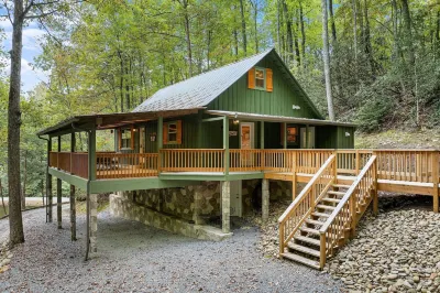 Beside Still Water 1 - 2 Bedrooms, 2 Baths, Sleeps 6 Home Hotels in Cosby