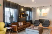 Up Rooms Vic Hotel - bar
