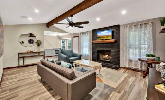 New Cozy Retreat Located 15 Minutes to Waco