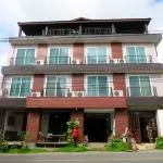 Yoont Hotel Hotel in zona Wat Mueang Pon