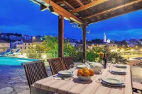 Villa Bonaca Perfect Location for a Holiday with Friends or Family, Heated Pool