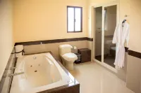 Hotel Centenario Los Arroyitos - Bathtub