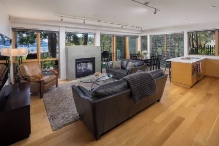 Brentwood Bay Resort & Spa