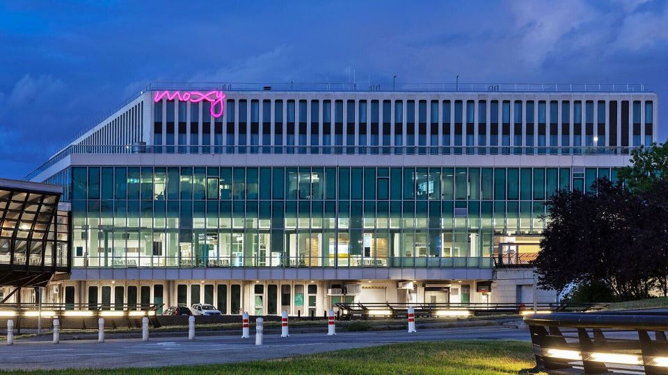 Moxy Lyon Airport